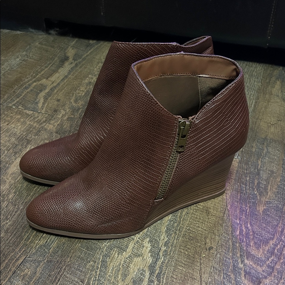 Journee Collection‎ Women's Glam Wedge Booties snakeskin Size 12 Brown